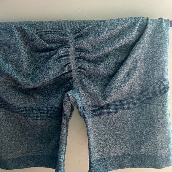 2 pairs of yoga shorts - Picture 3 of 5